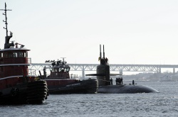 USS_Pittsburgh_SSN_720_on_Thames_River.jpg